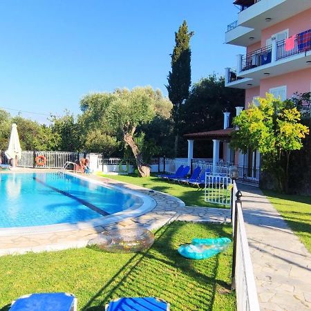 Thomas Apartments ذيسْخا المظهر الخارجي الصورة