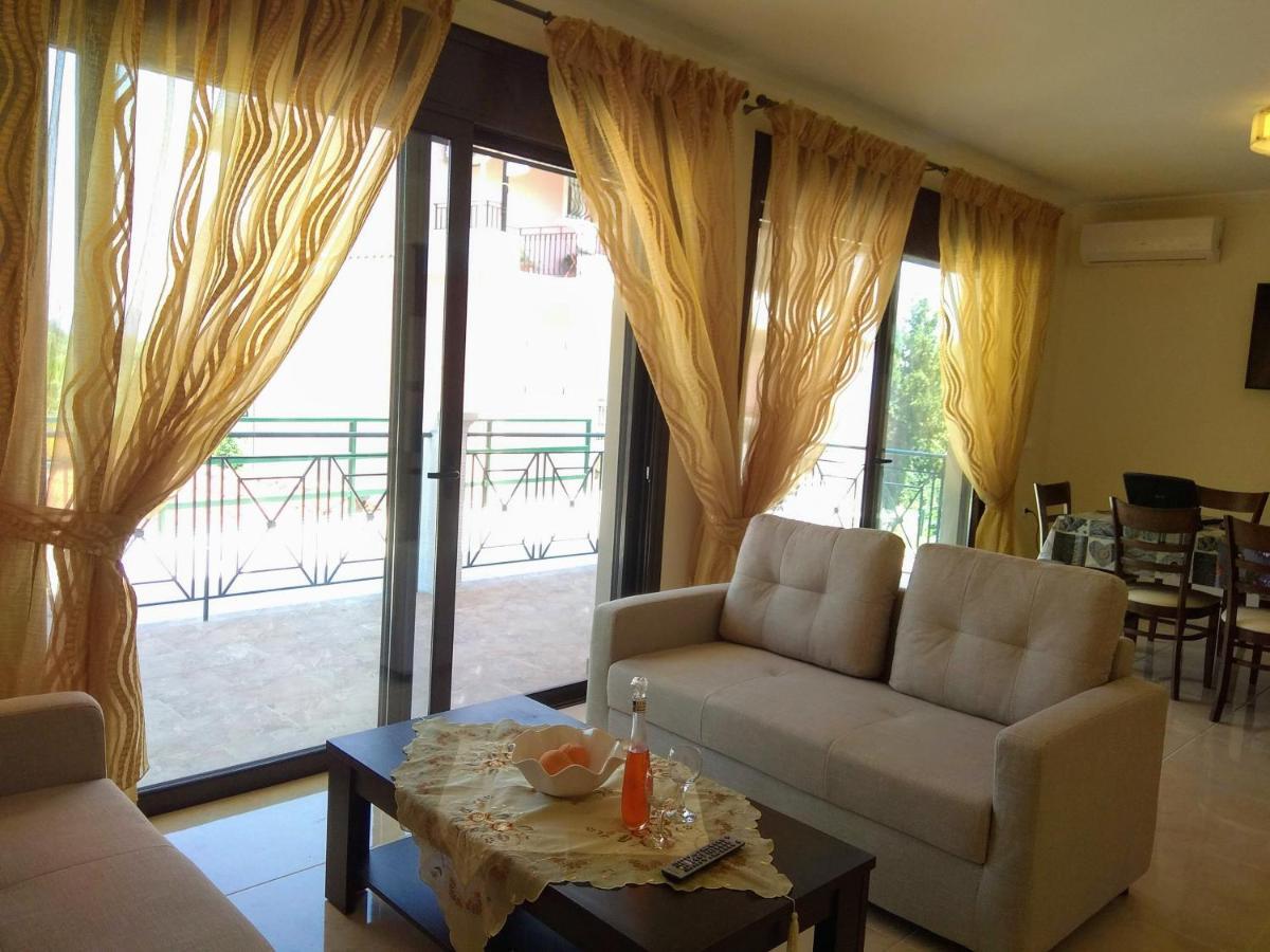 Thomas Apartments ذيسْخا المظهر الخارجي الصورة